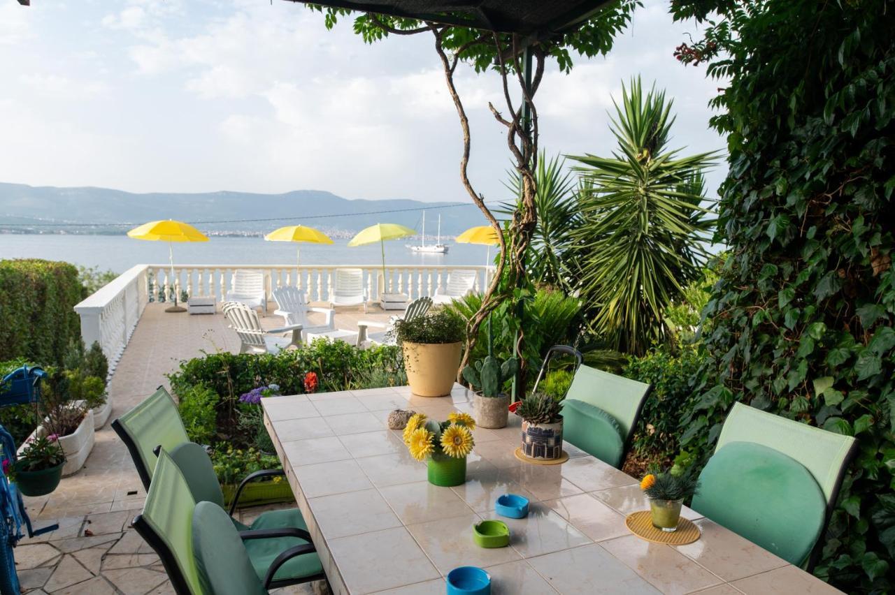 Villa Fjaba - By The Sea - With The Big Terraces & Great Sea View Трогир Екстериор снимка