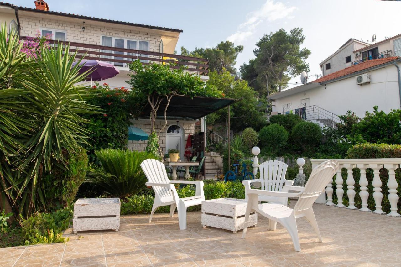 Villa Fjaba - By The Sea - With The Big Terraces & Great Sea View Трогир Екстериор снимка