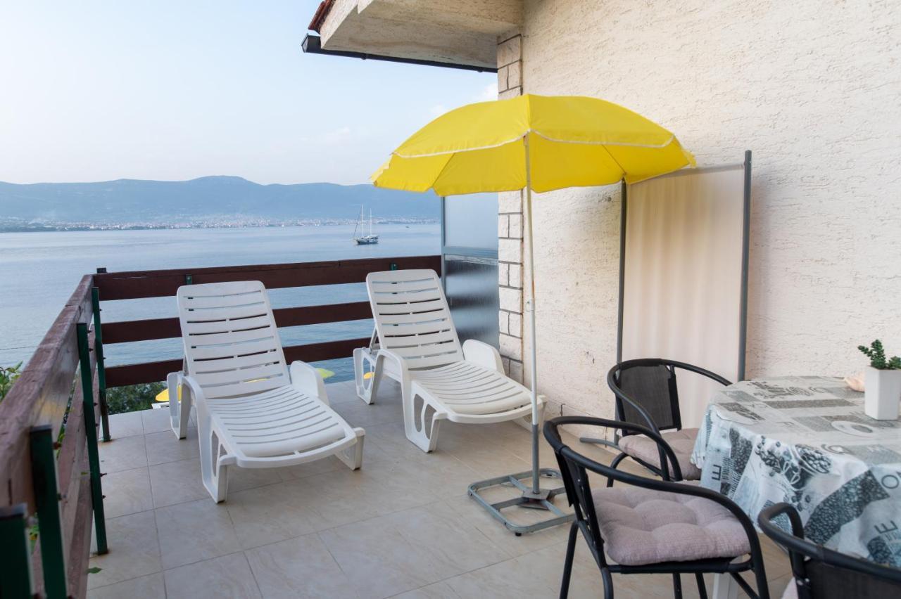 Villa Fjaba - By The Sea - With The Big Terraces & Great Sea View Трогир Екстериор снимка