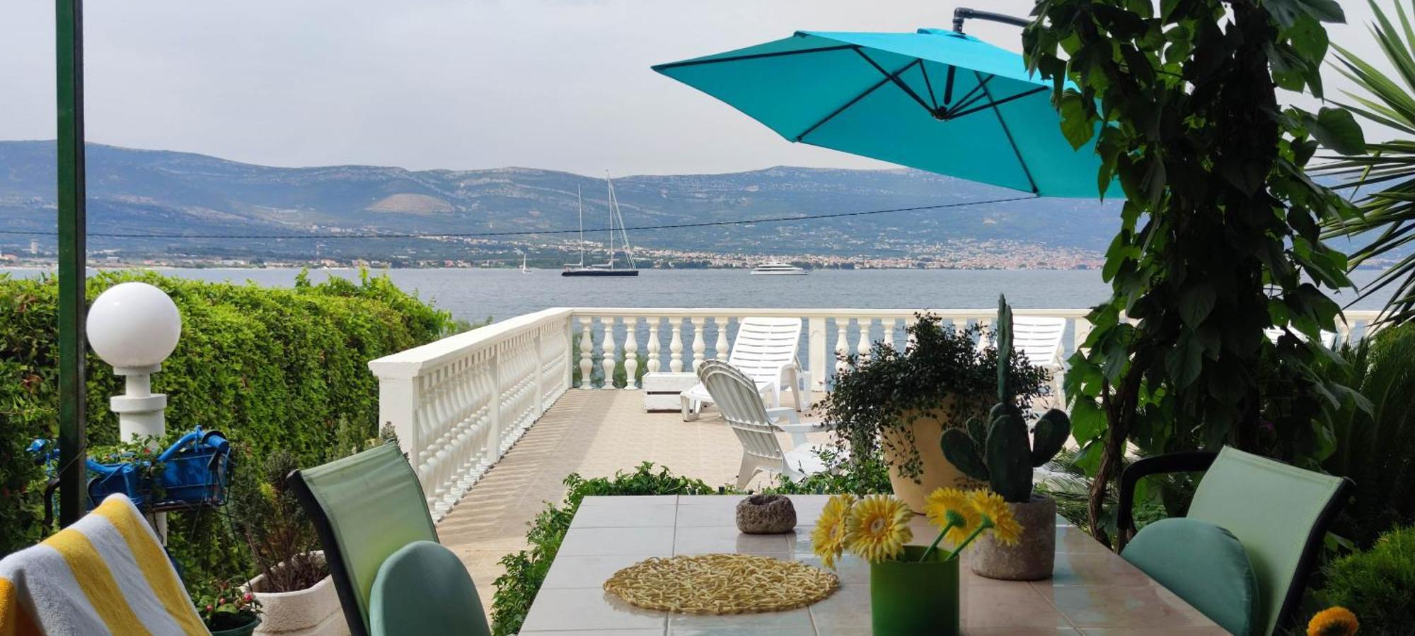 Villa Fjaba - By The Sea - With The Big Terraces & Great Sea View Трогир Екстериор снимка