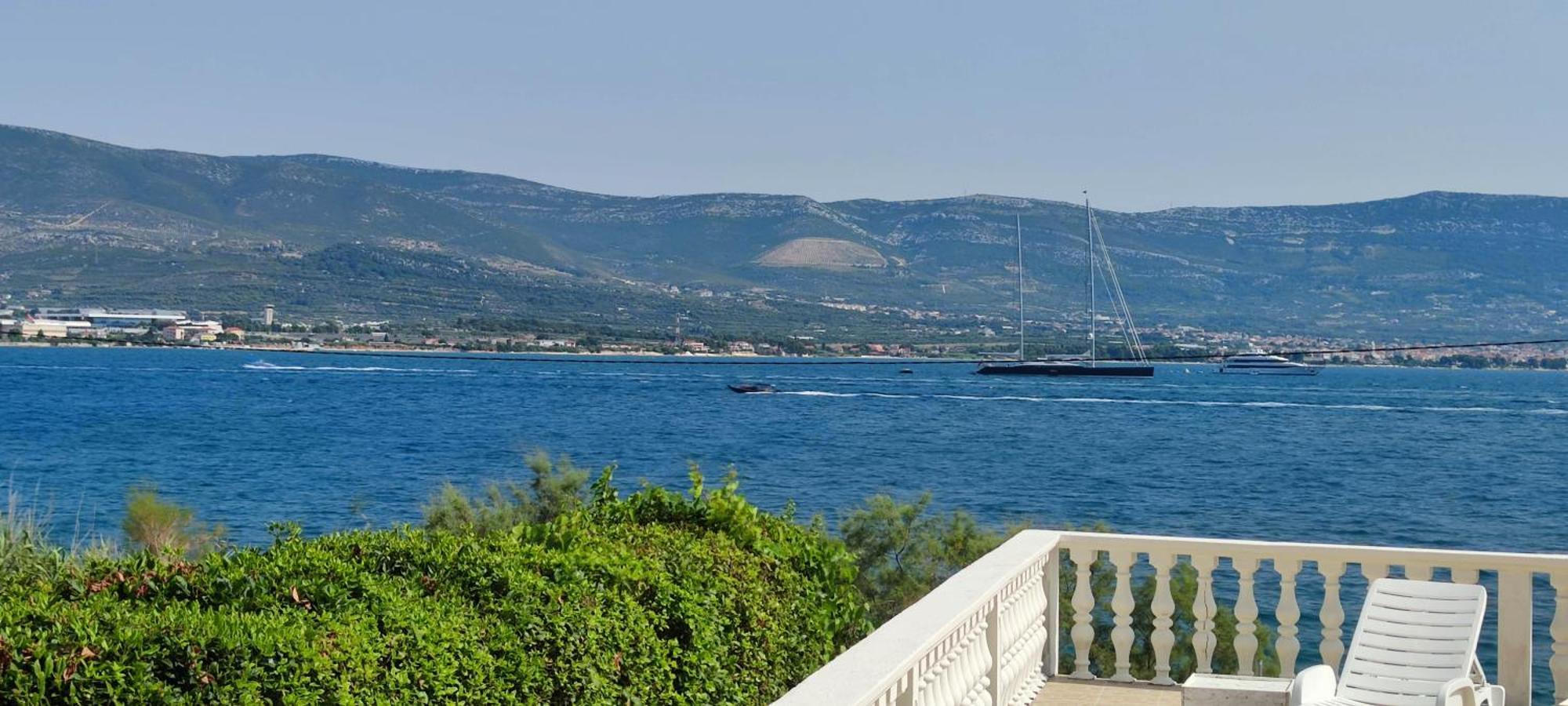 Villa Fjaba - By The Sea - With The Big Terraces & Great Sea View Трогир Екстериор снимка